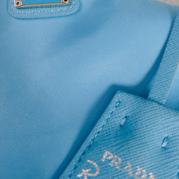 *AUTHENTIC* PRADA RE-EDITION - (Comes with all accessories) - Picture 2 of 3